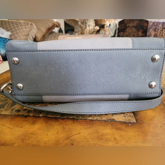 Michael Kors Hamilton Handbag - Picture 8 of 10